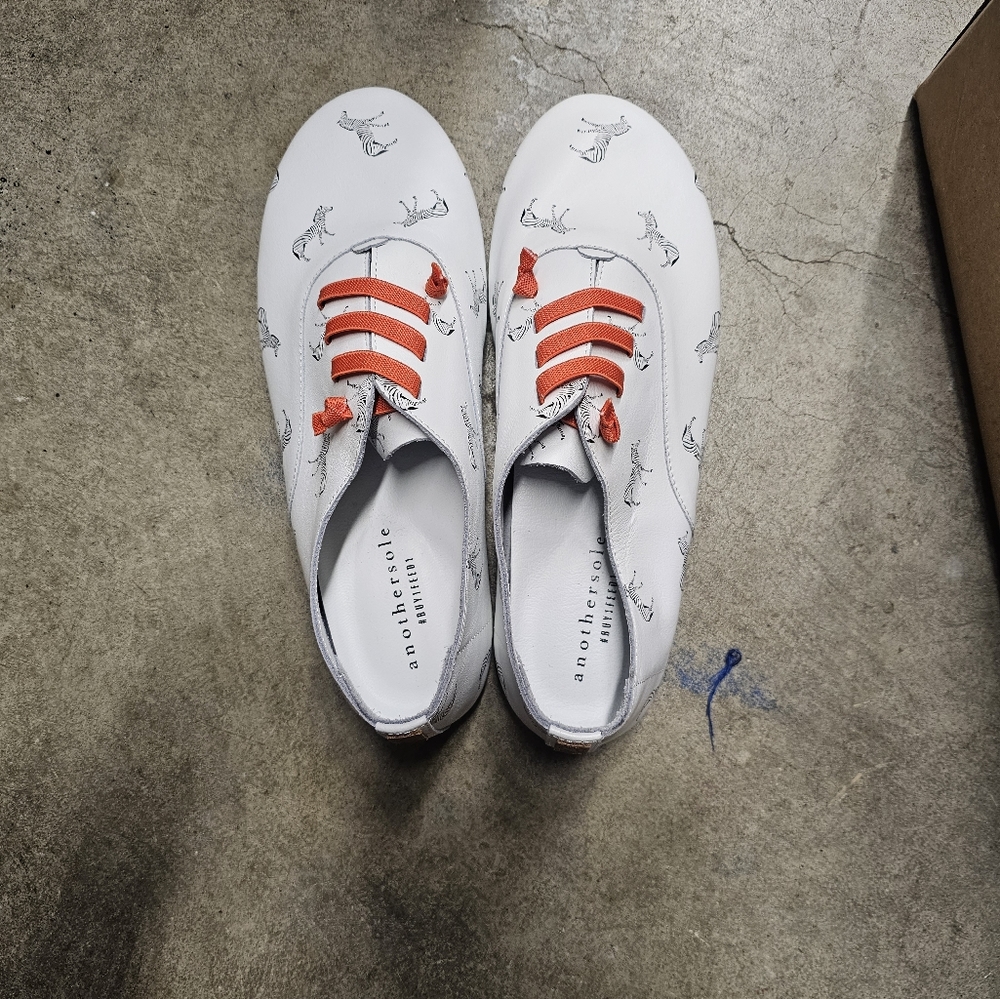 Anothersole slip-on/oxfords shoes.